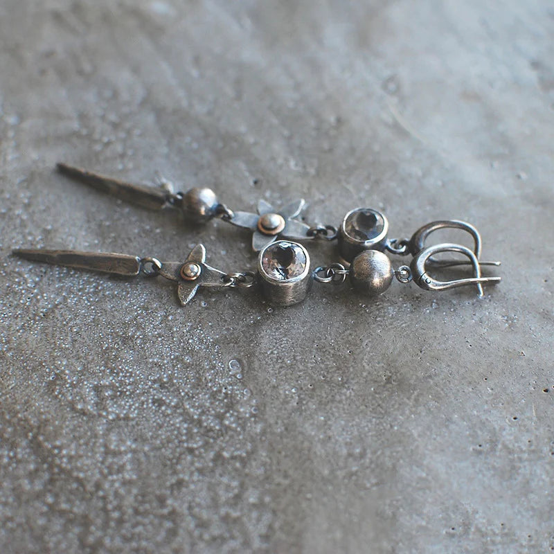 Kolczyki z zawieszką w kształcie gwiazdy z cyrkoniami