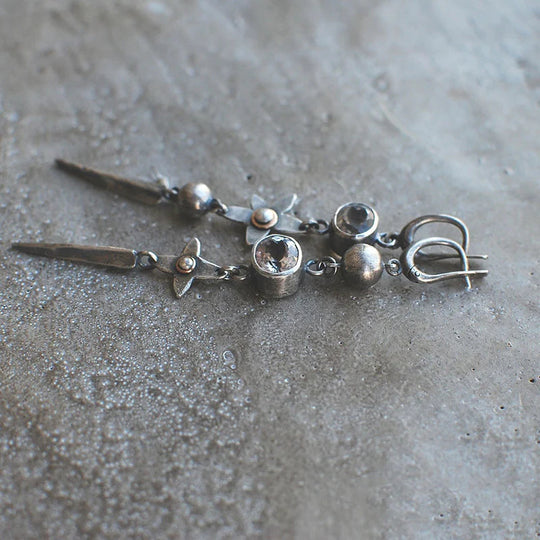 Kolczyki z zawieszką w kształcie gwiazdy z cyrkoniami