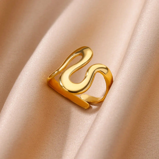 Regulowany złoty pierścionek o nieregularnym kształcie
