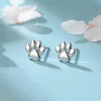 Kolczyki z małymi odciskami łapek