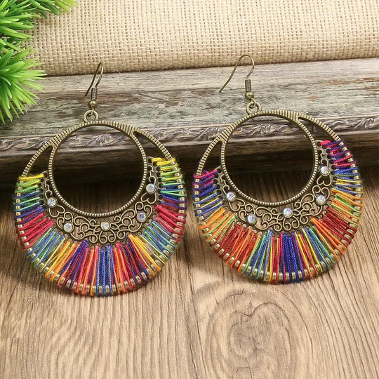 Kolorowe wiszące kolczyki w kształcie półksiężyca