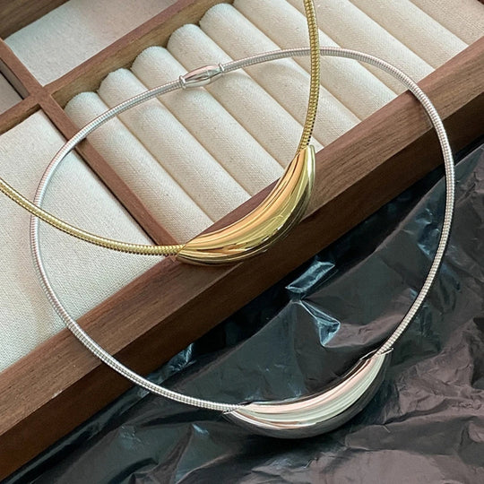 Prosta złota i srebrna naszyjnik