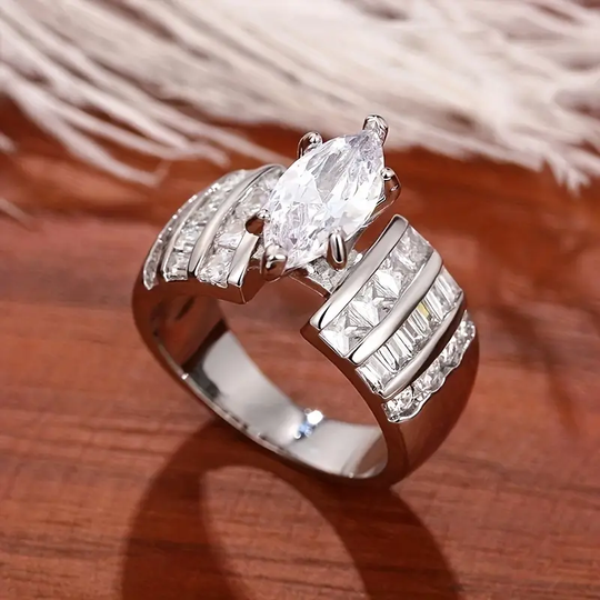 Owalny srebrny pierścionek z cyrkoniami