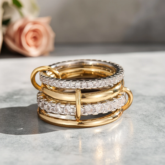 Warstwowy złoty i srebrny pierścionek z cyrkoniami